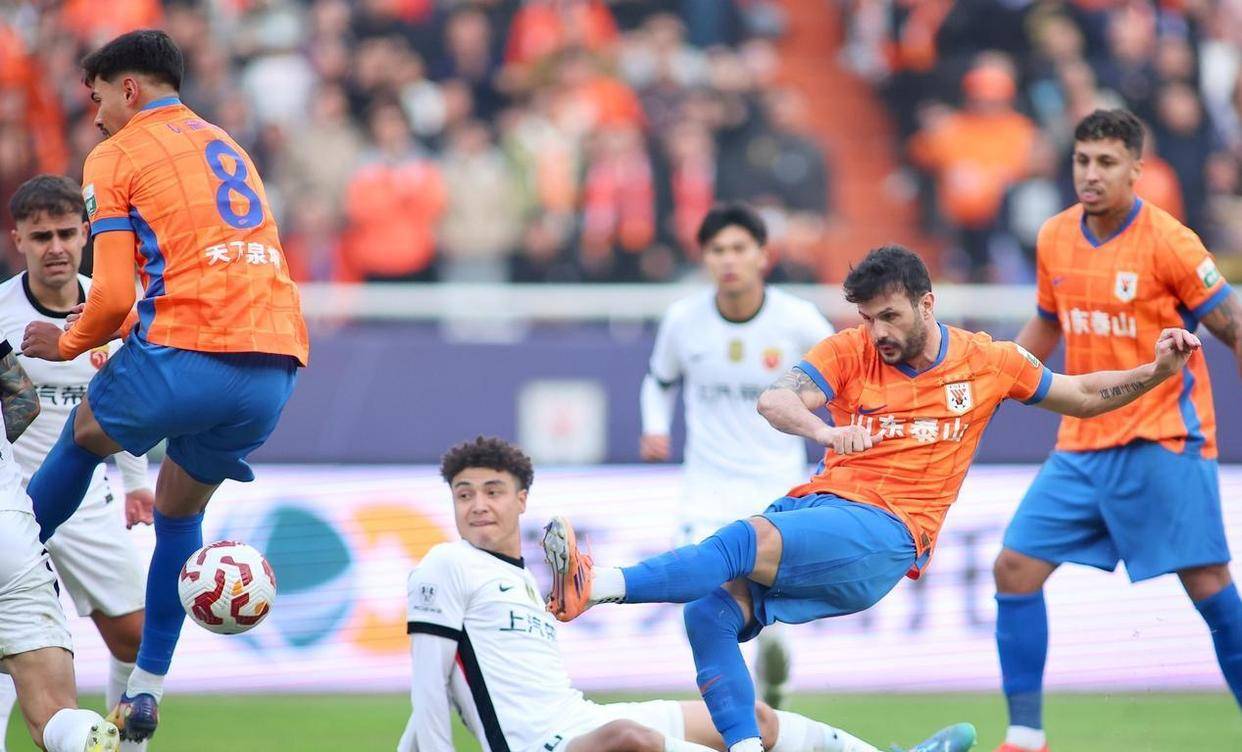 关于山东泰山发布备战花絮，赛前官宣签约，葡超任务艰巨，轮换策略成焦点的信息