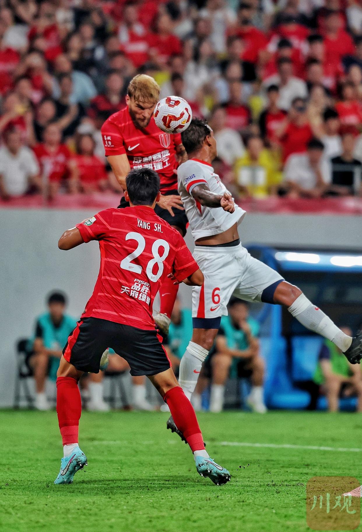 包含上海海港迎法甲关键赛，赛后单刀错失，赛场秩序良好，球队文化再被提及的词条